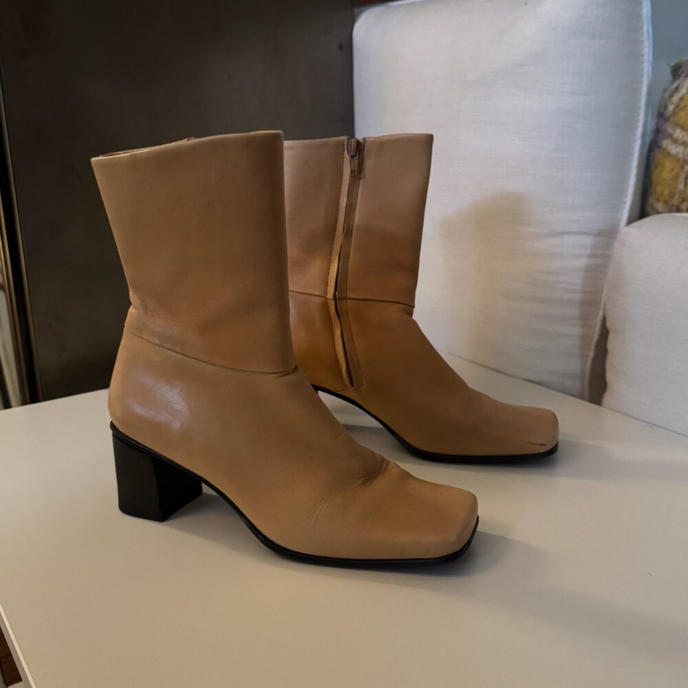 Vintage Minimalist Leather Ankle Boots – Tan, Mid Heel